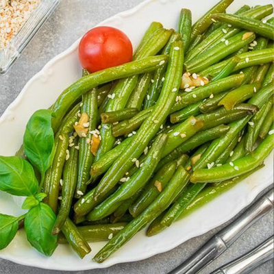 Фасоль спаржевая жареная с чесноком и луком
